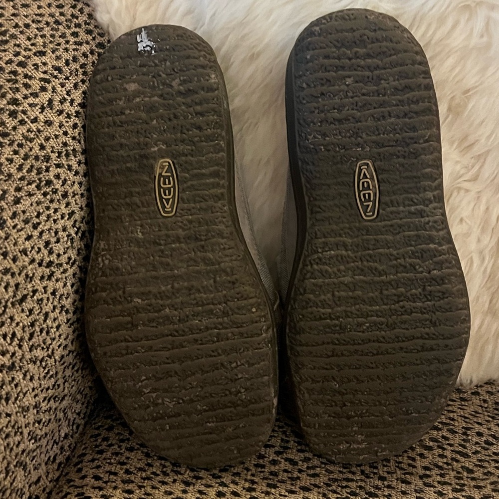 Keen canvas slip ons - size 8.5 - Picture 6 of 6